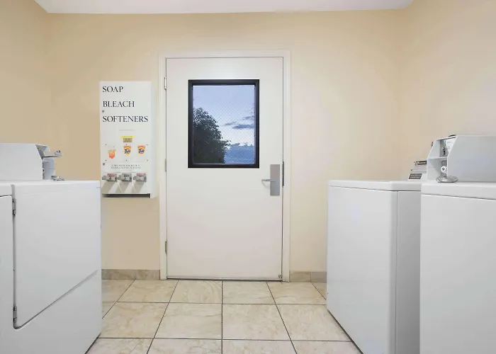Days By Wyndham Havasu Motel 2*